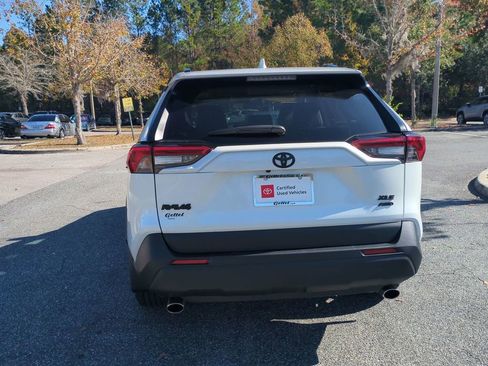 Used 2023 Toyota RAV4 XLE Premium image 6