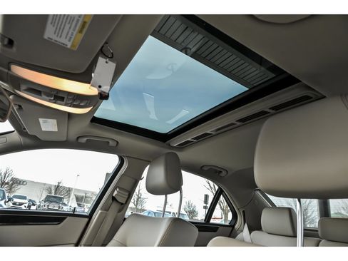 Used 2016 Mercedes-Benz E 350 4MATIC Sedan image 13