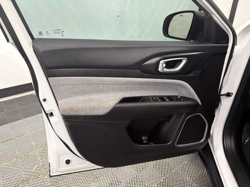 Used 2022 Jeep Compass Latitude FWD image 10