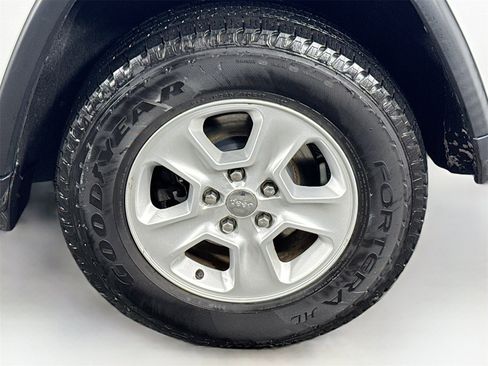 Used 2017 Jeep Grand Cherokee Laredo w/ Quick Order Package 23E image 9