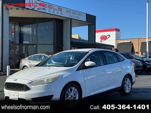 Used 2016 Ford Focus SE image 1