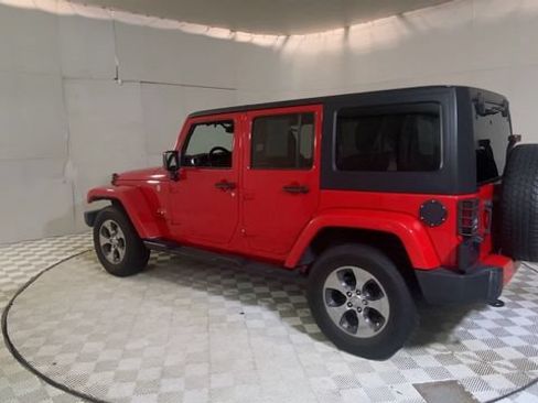 Used 2017 Jeep Wrangler Unlimited Sahara w/ Connectivity Group AWD/4WD image 2