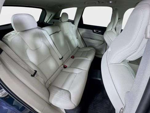 Used 2023 Volvo XC60 T8 Plus image 30