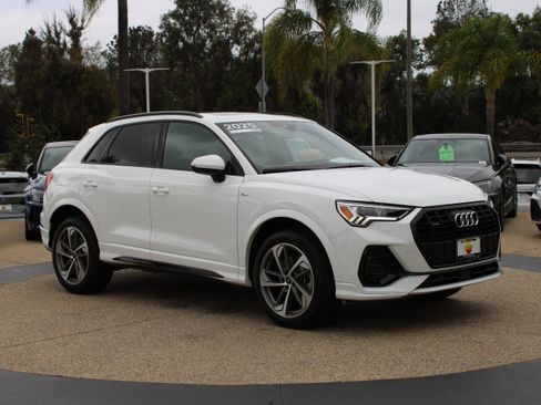 Certified 2025 Audi Q3 2.0T Premium w/ Convenience Plus Package AWD/4WD image 6