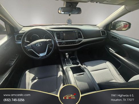 Used 2017 Toyota Highlander Plus FWD image 4