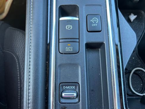 Used 2023 Nissan Pathfinder SV w/ SV Premium Package FWD image 29