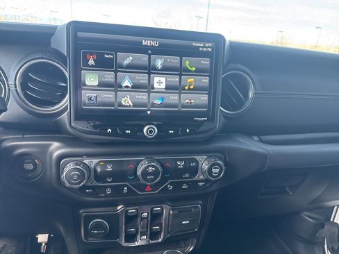 Used 2021 Jeep Wrangler Unlimited Sahara image 9