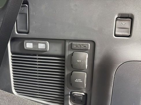 New 2025 Ford Expedition Active image 27