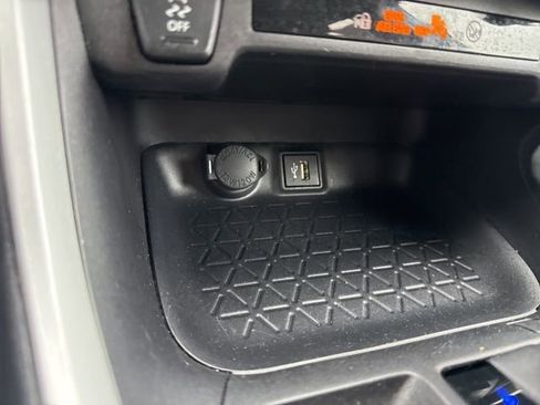 Used 2025 Toyota RAV4 XLE image 17