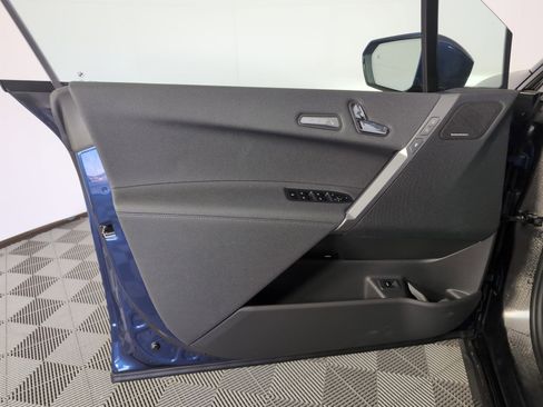 Used 2025 BMW iX xDrive50 w/ Premium Package image 21