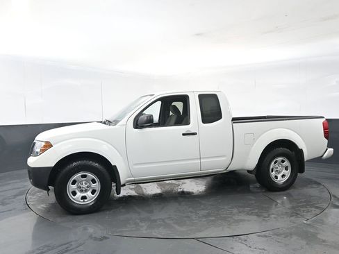 Used 2020 Nissan Frontier S image 2