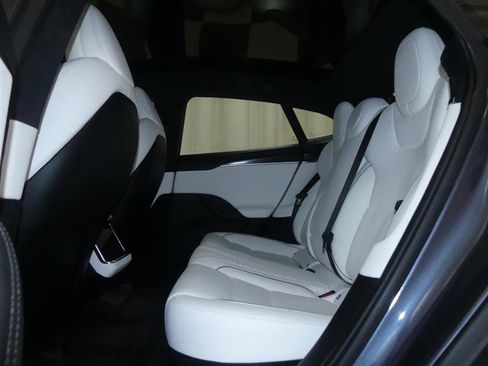Used 2021 Tesla Model S Plaid image 3