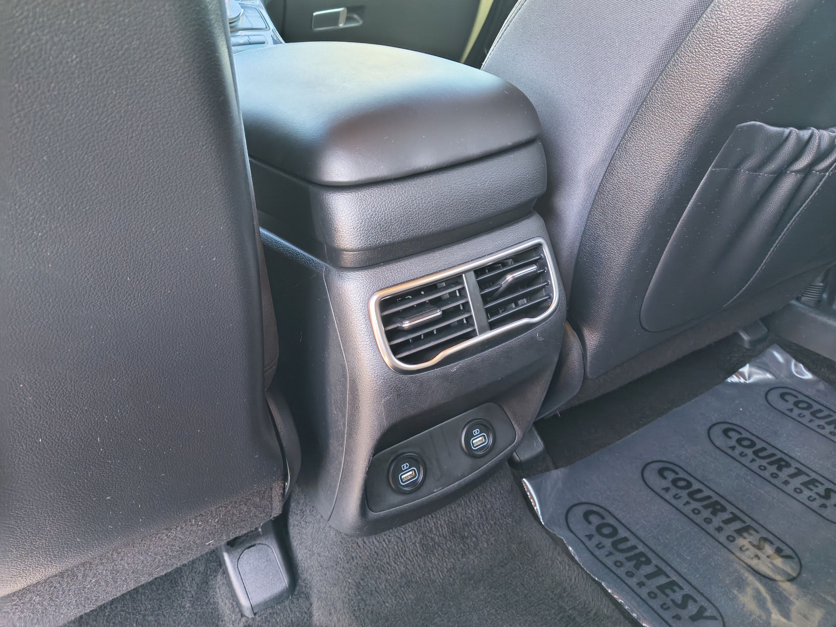 Used 2023 Hyundai Santa Fe SEL AWD/4WD image 15