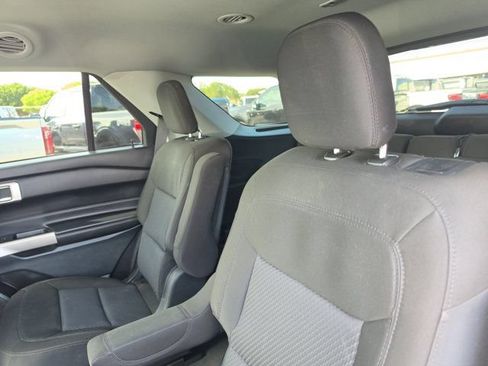 Certified 2023 Ford Explorer XLT RWD image 11