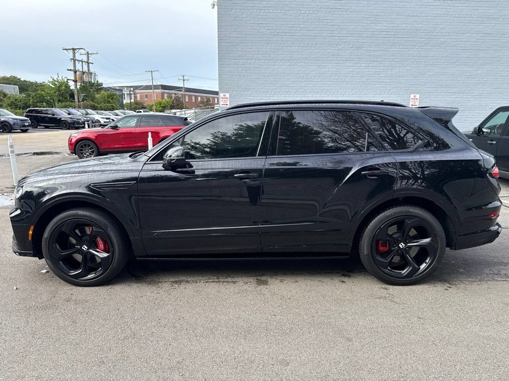 Used 2022 Bentley Bentayga AWD/4WD image 2