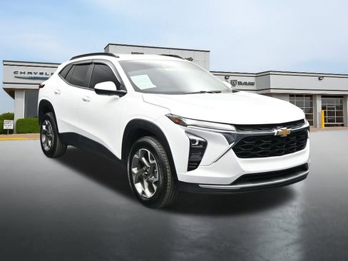 Used 2024 Chevrolet Trax LT w/ Driver Confidence Package FWD image 7
