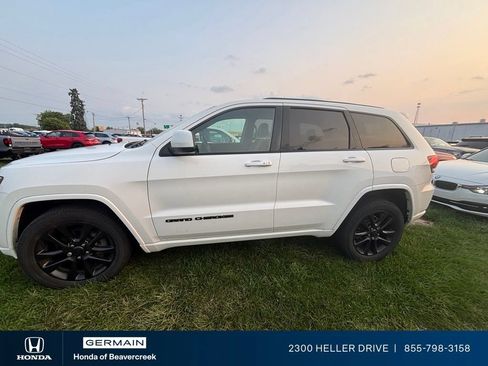 Used 2018 Jeep Grand Cherokee Altitude AWD/4WD image 2