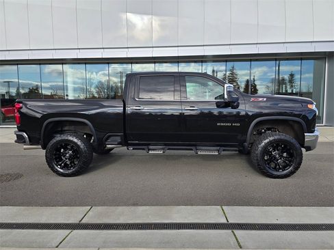 Used 2021 Chevrolet Silverado 2500 LTZ w/ LTZ Premium Package image 6