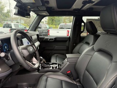 New 2025 Ford Bronco Badlands image 24