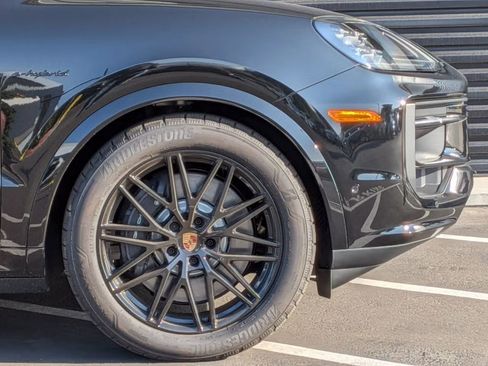 Certified 2025 Porsche Cayenne E-Hybrid AWD/4WD image 11