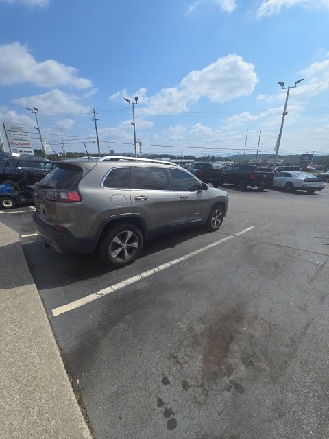 Used 2019 Jeep Cherokee Limited AWD/4WD image 13