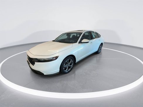 Used 2023 Honda Accord EX image 3