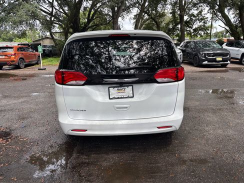 Used 2023 Chrysler Voyager LX FWD image 14