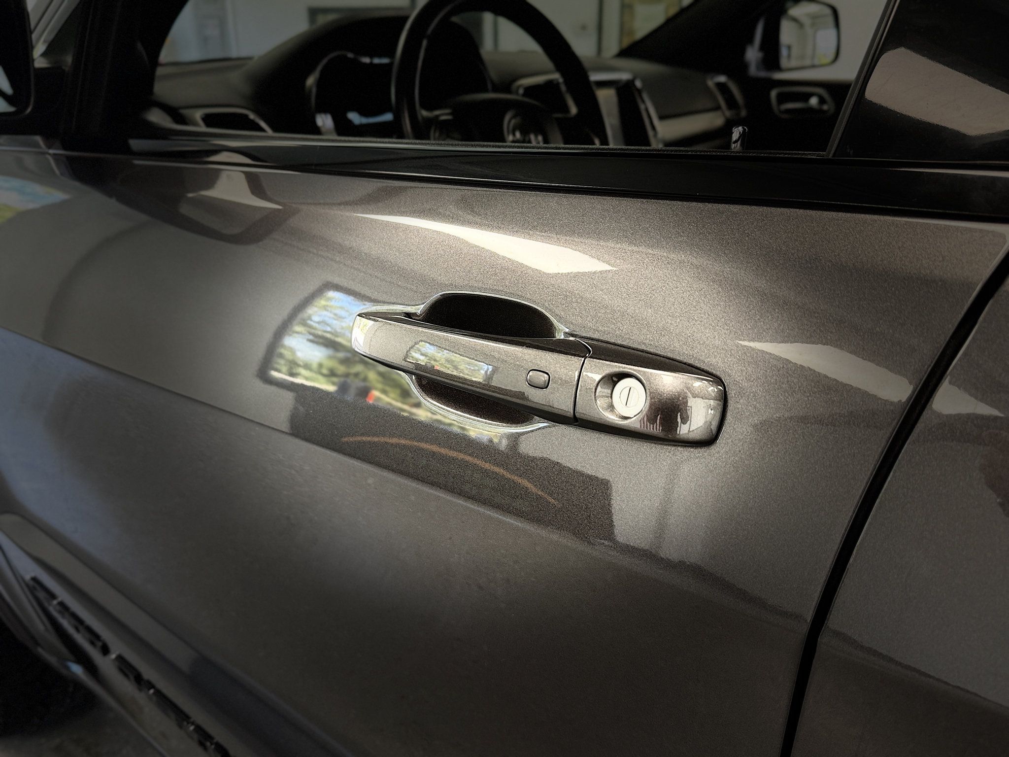 Used 2018 Jeep Grand Cherokee Altitude AWD/4WD image 12