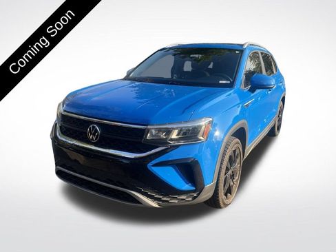Used 2022 Volkswagen Taos SE FWD image 1