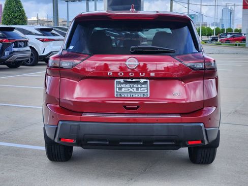 Used 2024 Nissan Rogue SV FWD image 6