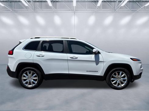 Used 2014 Jeep Cherokee Limited w/ Luxury Group AWD/4WD image 3