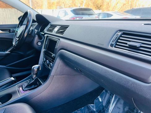 Used 2017 Volkswagen Passat 1.8T R-Line image 22