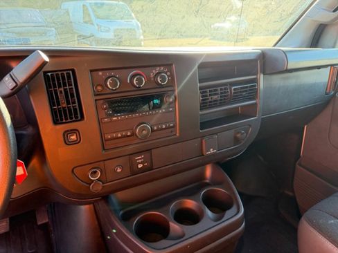Used 2024 GMC Savana 2500 w/ Driver Convenience Package image 12