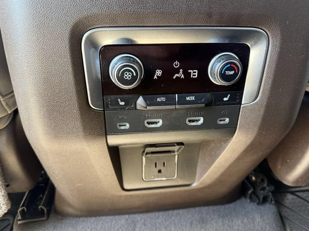 Used 2021 Chevrolet Tahoe Z71 w/ Luxury Package AWD/4WD image 39
