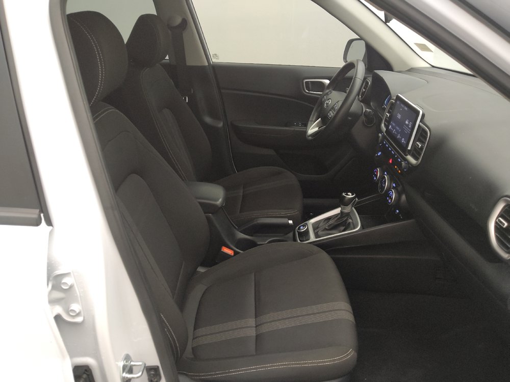 Used 2025 Hyundai Venue SEL FWD image 21