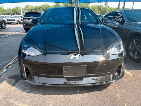 Used 2023 Hyundai Ioniq 6 SE RWD image 2