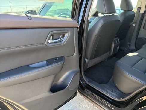 Used 2023 Nissan Rogue SV w/ SV Premium B Package image 11