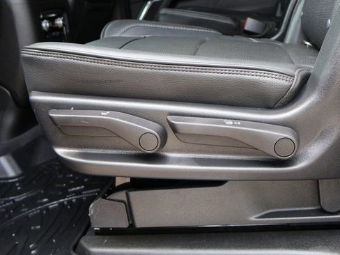 Used 2022 GMC Yukon XL Denali AWD/4WD image 23