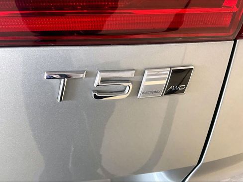 Used 2018 Volvo XC60 T5 Inscription w/ Convenience Package image 9