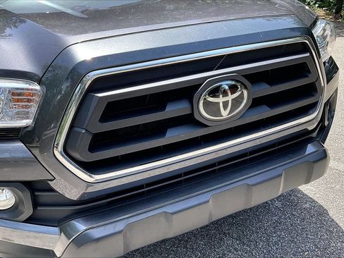 Used 2022 Toyota Tacoma SR5 AWD/4WD image 32