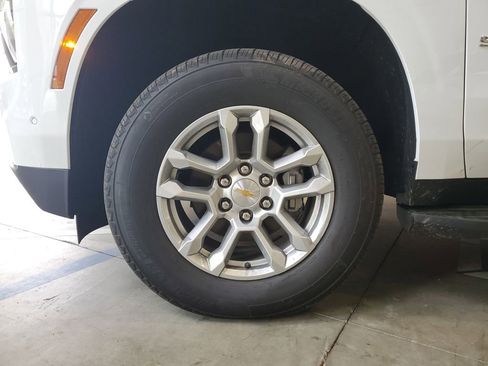 New 2026 Chevrolet Suburban LS image 6