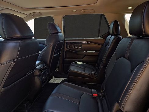 Used 2024 Honda Pilot Touring image 10