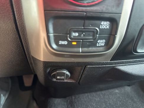 Used 2019 RAM 1500 Classic SLT image 30