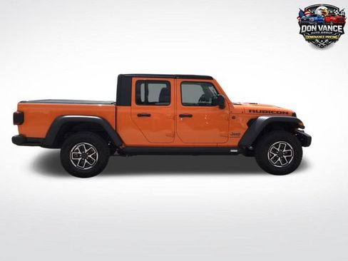 Used 2025 Jeep Gladiator Rubicon w/ Technology Group AWD/4WD image 8
