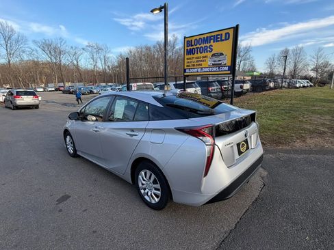 Used 2016 Toyota Prius Three image 3