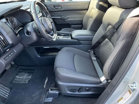 Used 2025 Nissan Pathfinder SV image 29