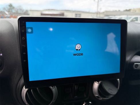 Used 2017 Jeep Wrangler Unlimited Rubicon image 24