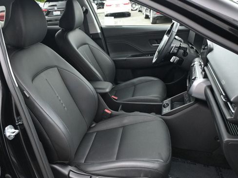 Used 2025 Hyundai Kona Limited FWD image 17