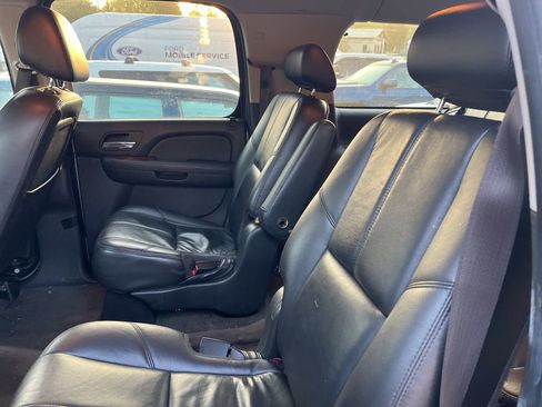 Used 2009 Chevrolet Suburban LT w/ Luxury Package image 10
