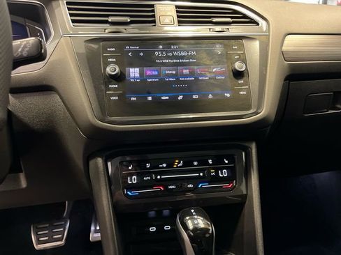 Used 2022 Volkswagen Tiguan SEL R-Line AWD/4WD image 25